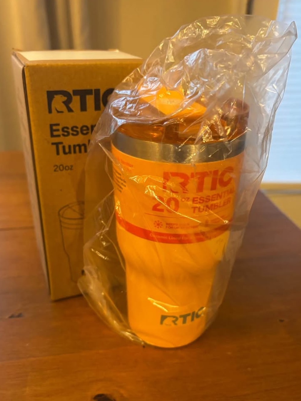 RTIC Essentials Tumbler Peach Orange 20oz Insulated Travel Cup Mug Coffee